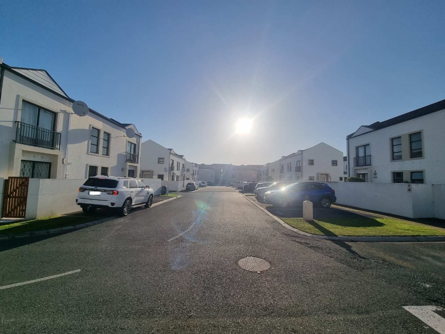 To Let 2 Bedroom Property for Rent in Burgundy Estate Western Cape